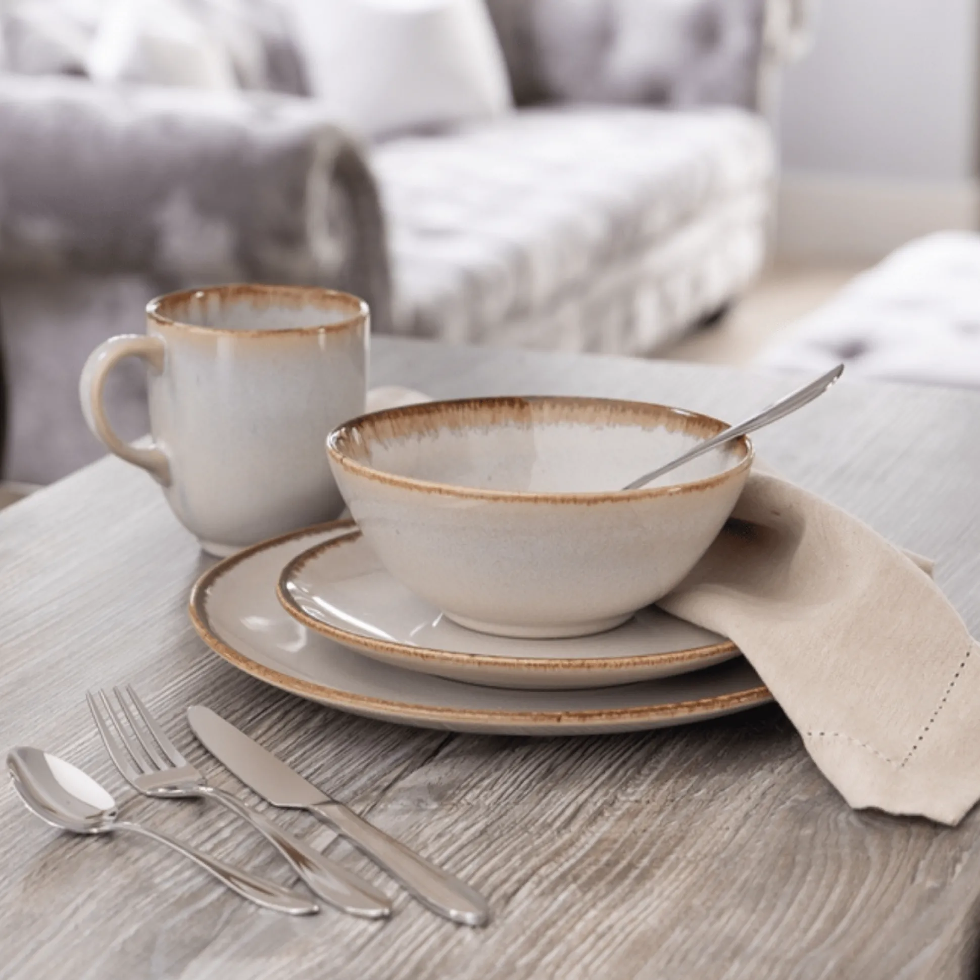 Reactive Cream Set Of 4 Dinner Plates
